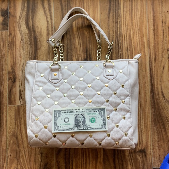 Betsey Johnson quilted handbag with hearts - Picture 5 of 13